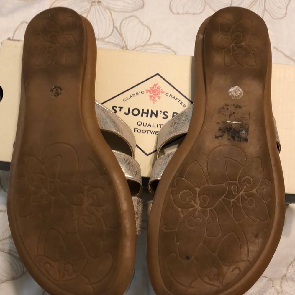 Sandals - Picture 3 of 4